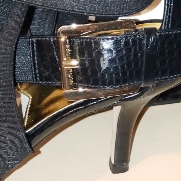 Michael Kors size 6.5 shoes - Picture 2 of 8